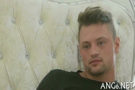 سكس عم يرضع صدر
